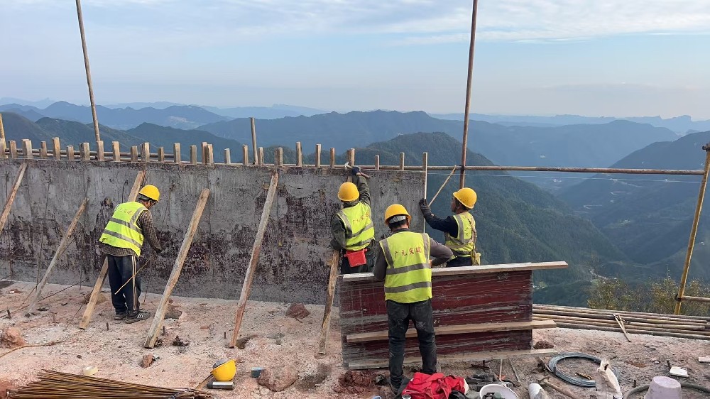 筑路修橋后，群山闊然時(shí) ——?jiǎng)﹂w縣下寺至利州區(qū)月壩公路項(xiàng)目（三個(gè)石至硝洞埡段）高質(zhì)量建設(shè)側(cè)記